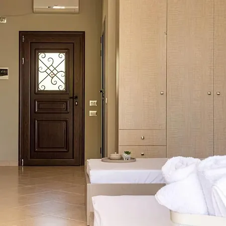 Color - South Paradise 7 Apartment